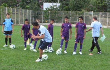 Красимир Балъков отново подава ръка на деца в нужда