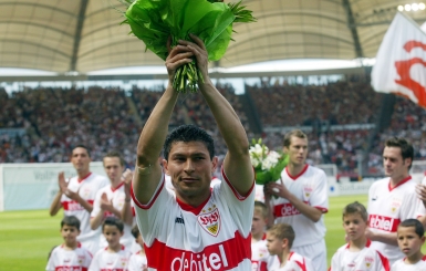 Стотоци фенове на Щутгарт аплодираха Краси Балъков 