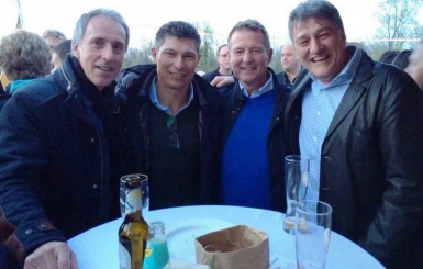 Красимир Балъков с Карл Хайнц Фьорстер, Роланд Мал и президента на Щутгарт Бернд Валер