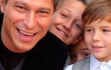 Краси Балъков зарадва децата от SOS Детски селища България