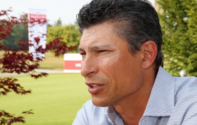 Красимир Балъков инспектира първата у нас фензона за Евро 2016 