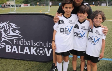 Деца тренираха като професионалисти на тренировъчен лагер в Ройтлинген на "Футболно училище Балъков"