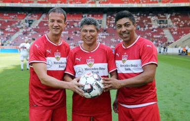 КРАСИМИР БАЛЪКОВ С ПОБЕДЕН ГОЛ В МАЧА НА  ЛЕГЕНДИТЕ НА ВФБ "ЩУТГАРТ"